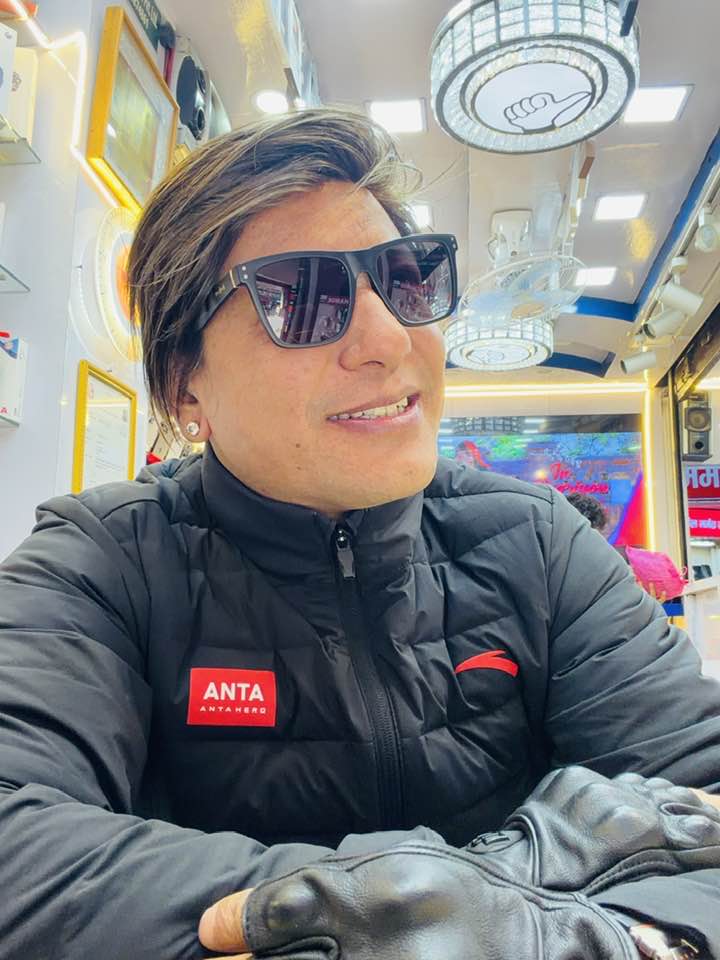 अजय श्रेष्ठ